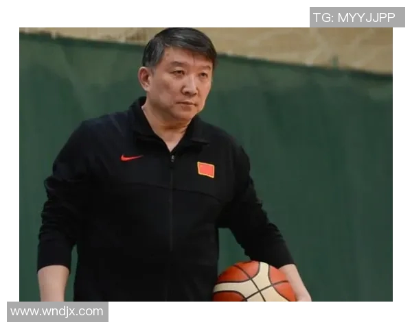宫鲁鸣：在中国女篮的艰难时刻展现拙将智慧与老臣担当